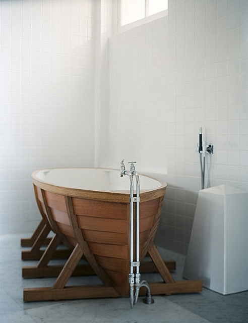 awesome bathtub.jpg (102 KB)